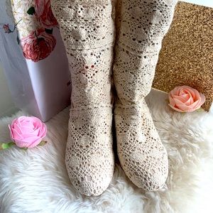 Unknown Crocheted off white natural boots.